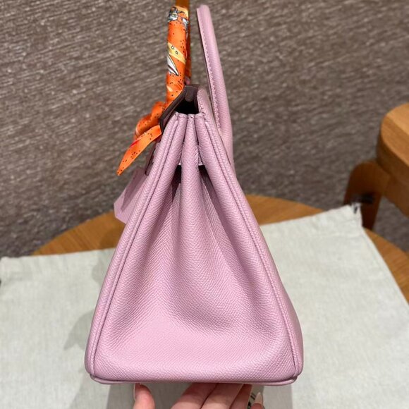 Classic Hermes Bag: A Stylish and Versatile Choice for Elegance - Picture 4 of 6